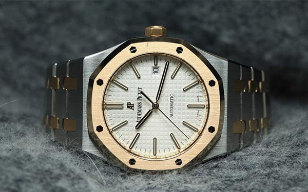 愛彼腕表表帶掉色解決技巧(圖) 愛彼腕表表帶掉色解決技巧(圖)