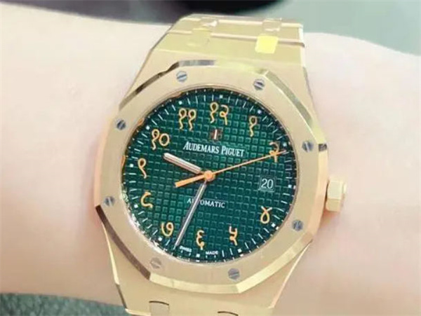 愛彼腕表表蒙有劃痕處理方法深度解析(圖) 愛彼腕表表蒙有劃痕處理方法深度解析(圖)